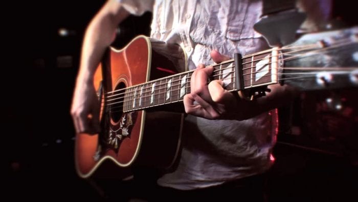 acoustic vs electric guitar