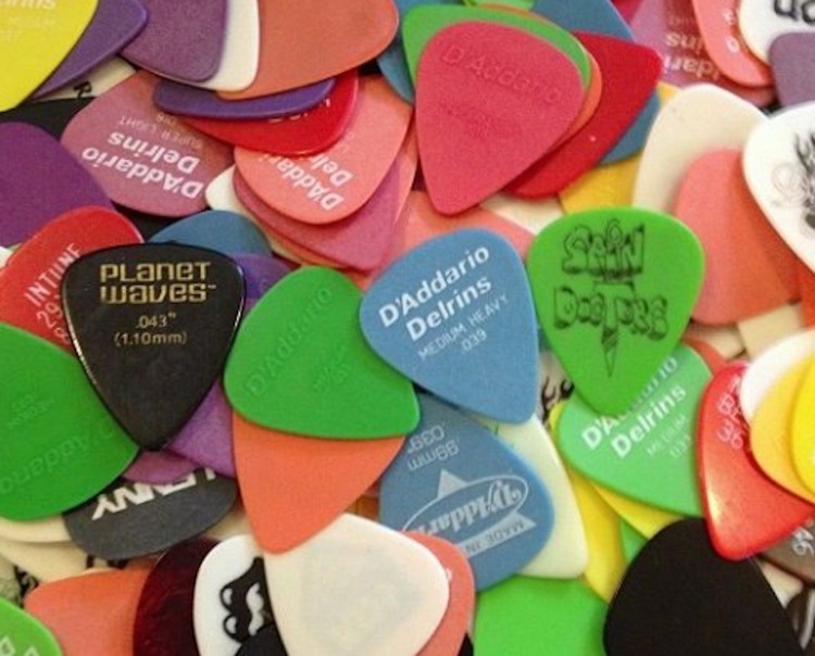 guitar-pick-holder