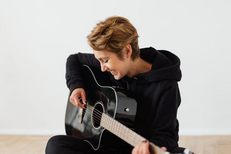 beginner-guitar-picking