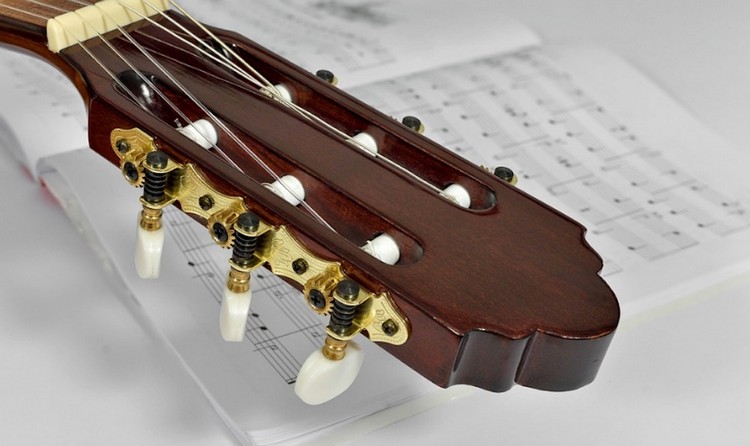 easy-classical-guitar-songs