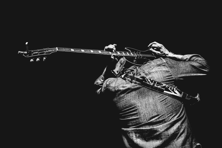 How-to-play-metal-guitar