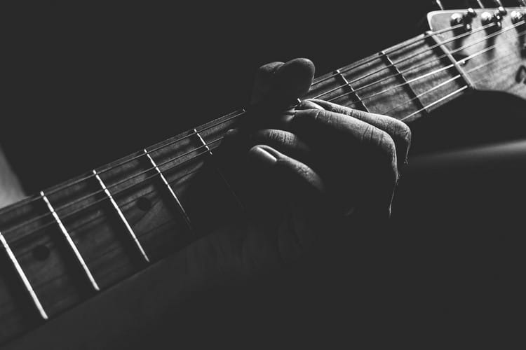 travis-picking-lesson