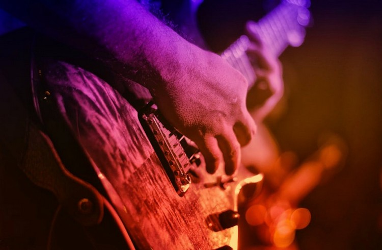 Play-Guitar-Online