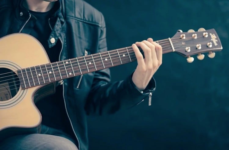 Seventh-Chords-On-Guitar