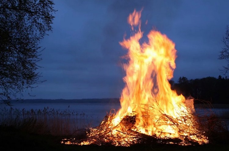 best-campfire-songs-on-guitar