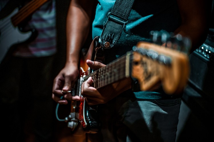 How-to-play-metal-guitar