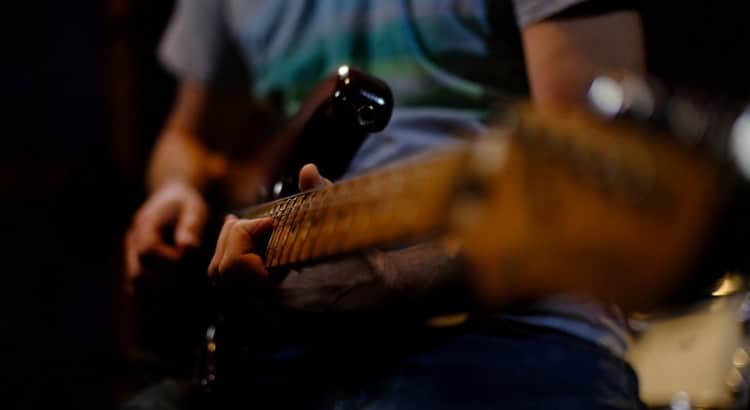 Alternating-bass-strumming