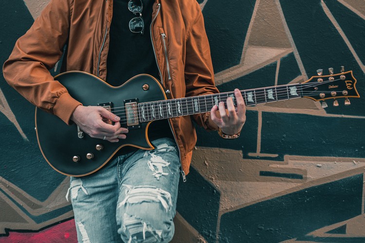 cheap-beginner-guitar-lessons
