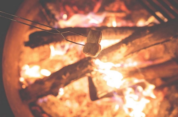 best-campfire-songs-on-guitar