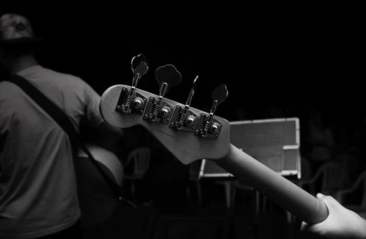 Easy-Bass-Lessons-for-beginners