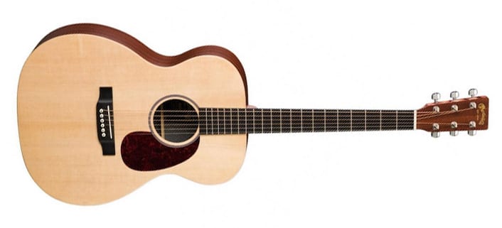 Auditorium-beginner-acoustic-guitar