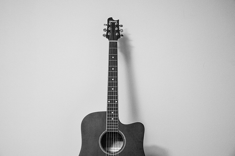play-guitar-well