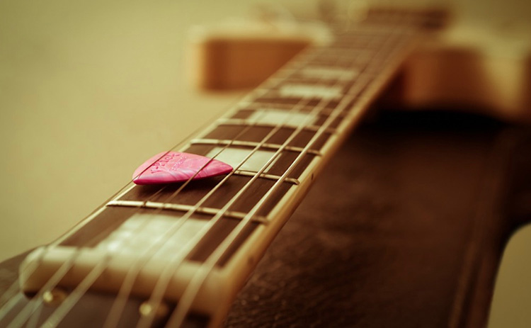 guitar-pick-size