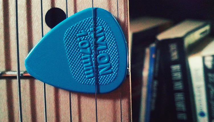 guitar-pick-size