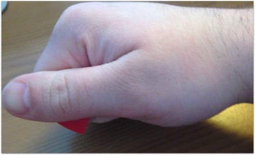 how to hold a guitar pick 