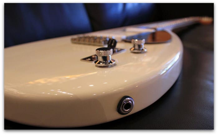 how to play electric guitar