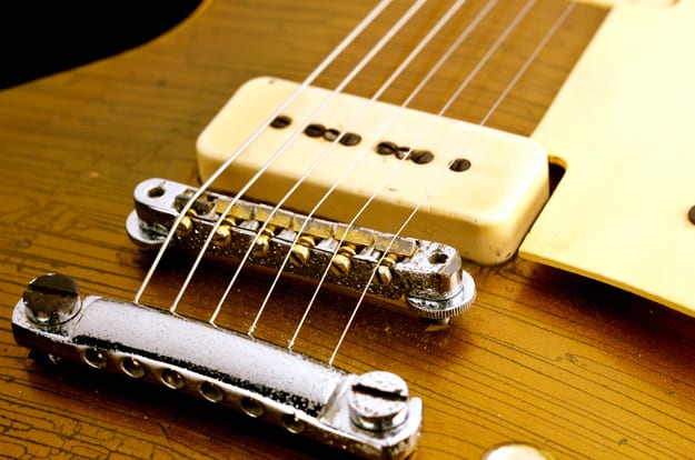 how to change guitar strings